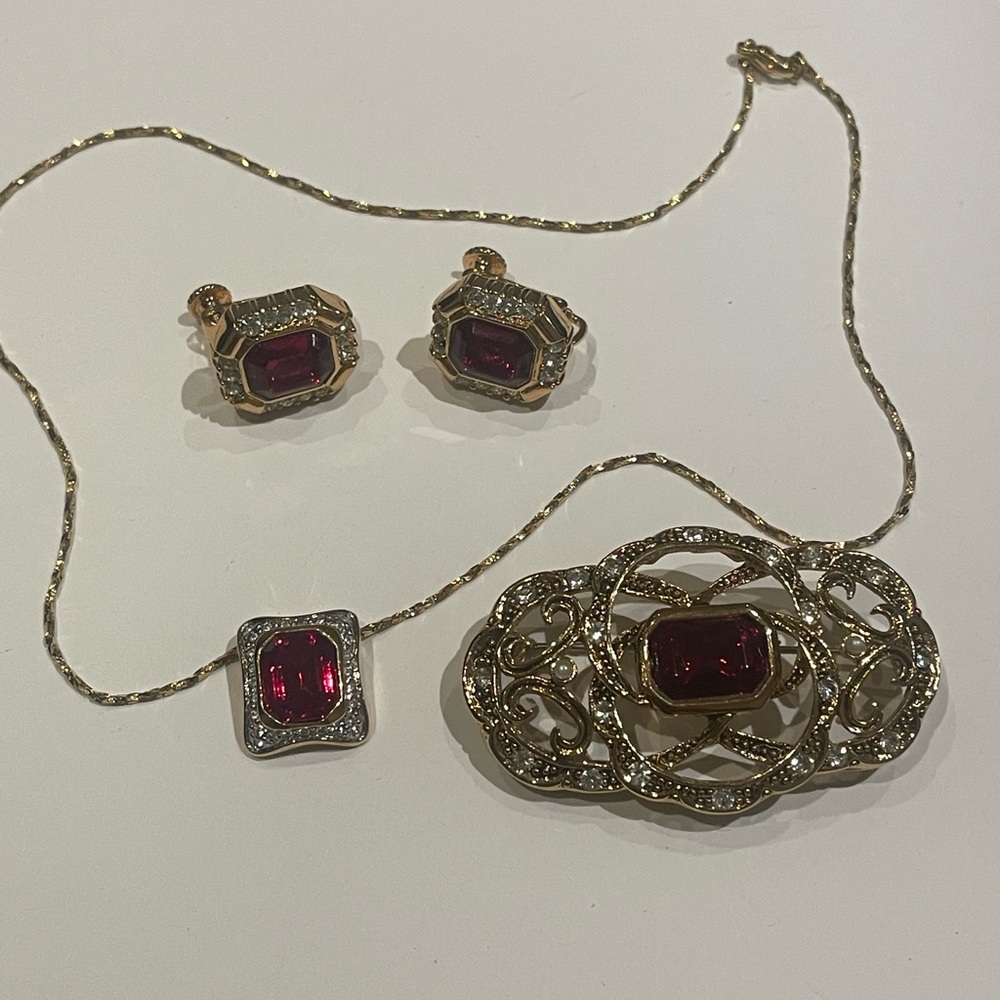 STUNNING Gold and Red Jewelry Set Necklace stamped Butler